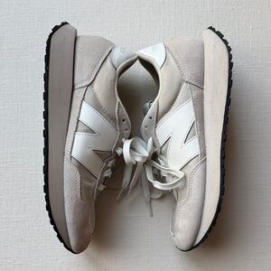 New Balance 237 Beige White women’s Running Shoes 8